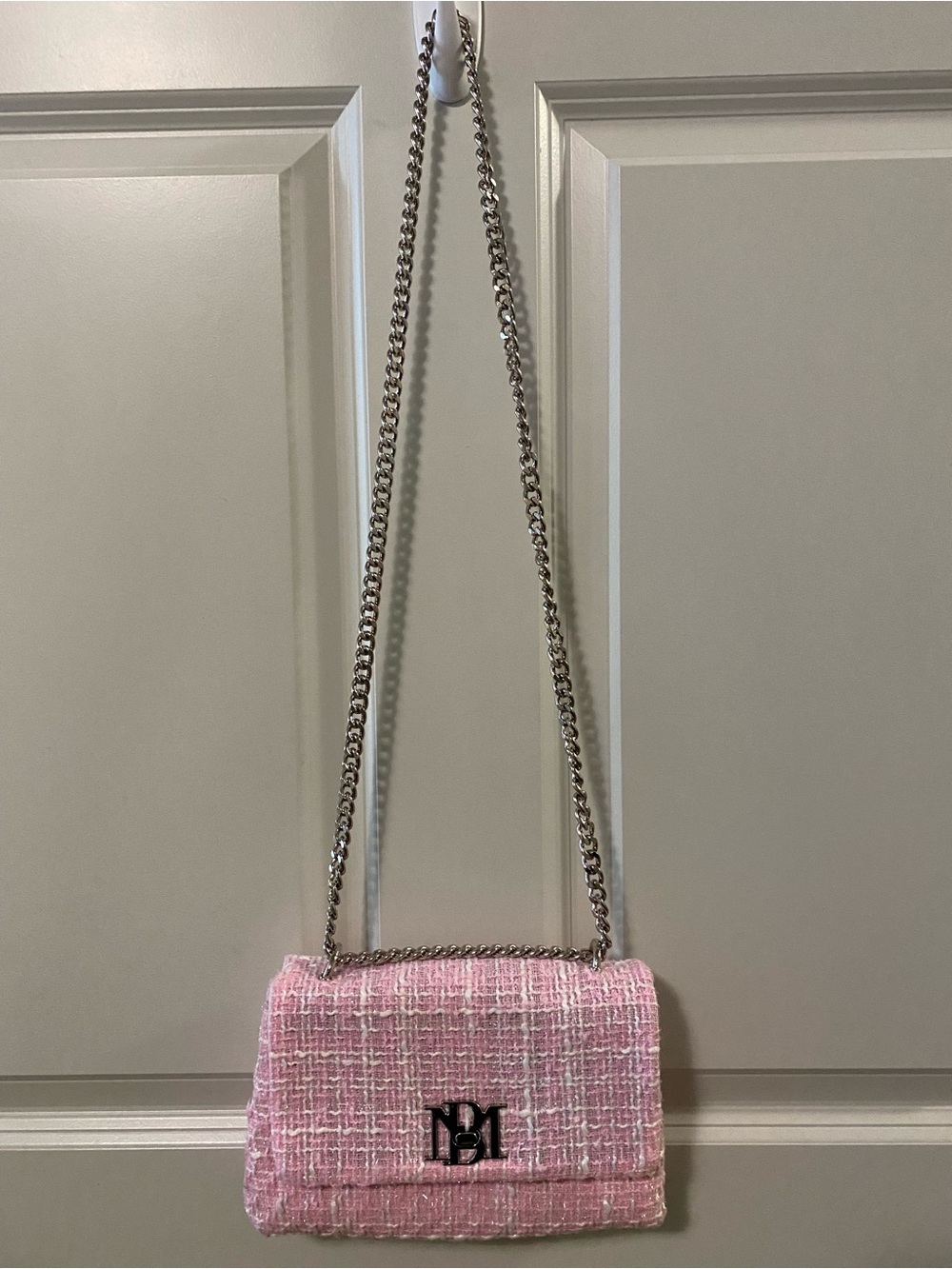 Badgley Mischka Pink Tweed Crossbody Bag with Silver Chain - Picture 1 of 6